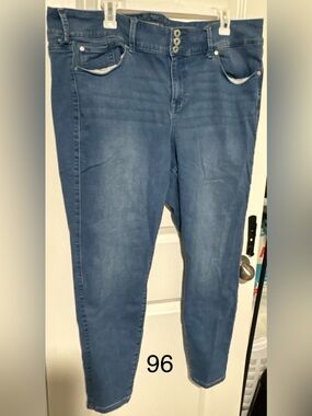 Blue Women's Stretch Jeans - Classic Mid Wash